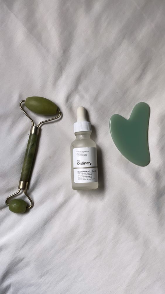 Get 3in1 deal real Gua sha stone and jade roller with the ordinary syrum