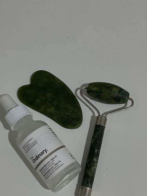 Get 3in1 deal real Gua sha stone and jade roller with the ordinary syrum